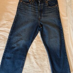 Levi's size 31 Ribcage Straight Ankle Jeans